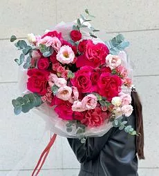 Букет "Марселин" из розы и лизиантусов